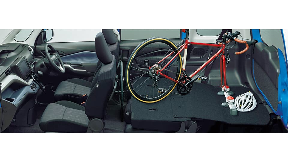 荷室にも余裕があり、シートアレンジ次第で自転車も余裕をもって積み込める。