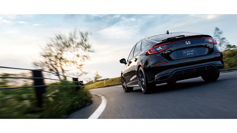 2024年のマイナーチェンジで6速MTを搭載する新グレード「RS」をガソリン車に設定。走りに磨きをかけた。