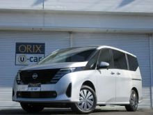 セレナ　４ＷＤ