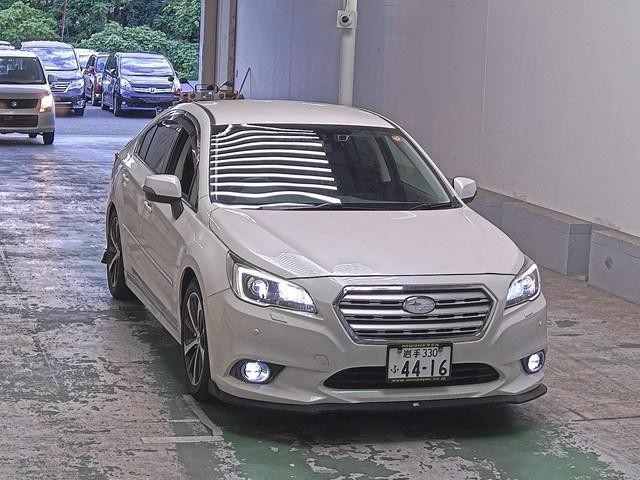 中古車カーリース スバル レガシィ B4 2017年式 パール 走行距離64,040
