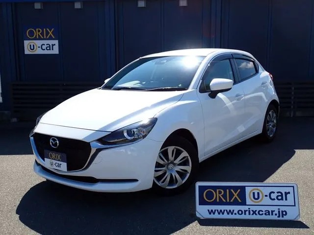中古車カーリース マツダ MAZDA2 2021年式 アークティックホワイト