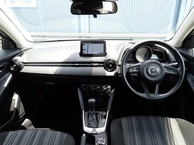 中古車カーリース マツダ MAZDA2 2021年式 アークティックホワイト